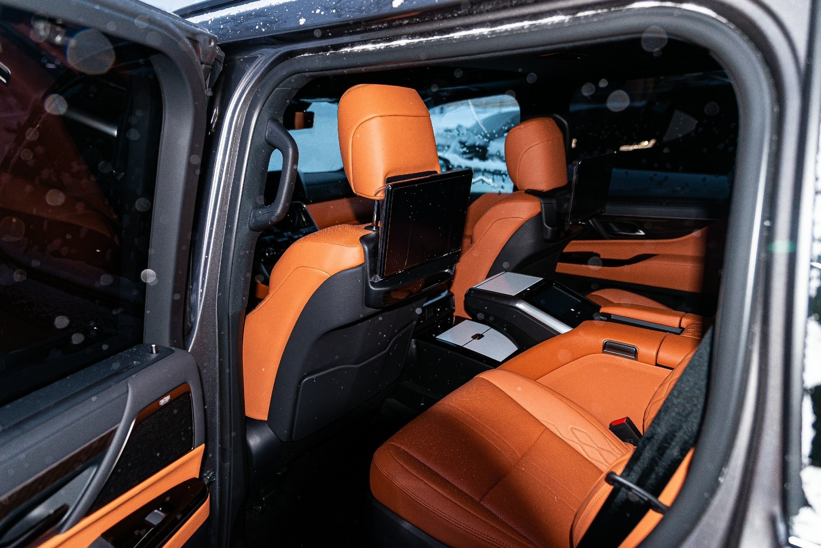 Lexus LX 600 VIP BLACK